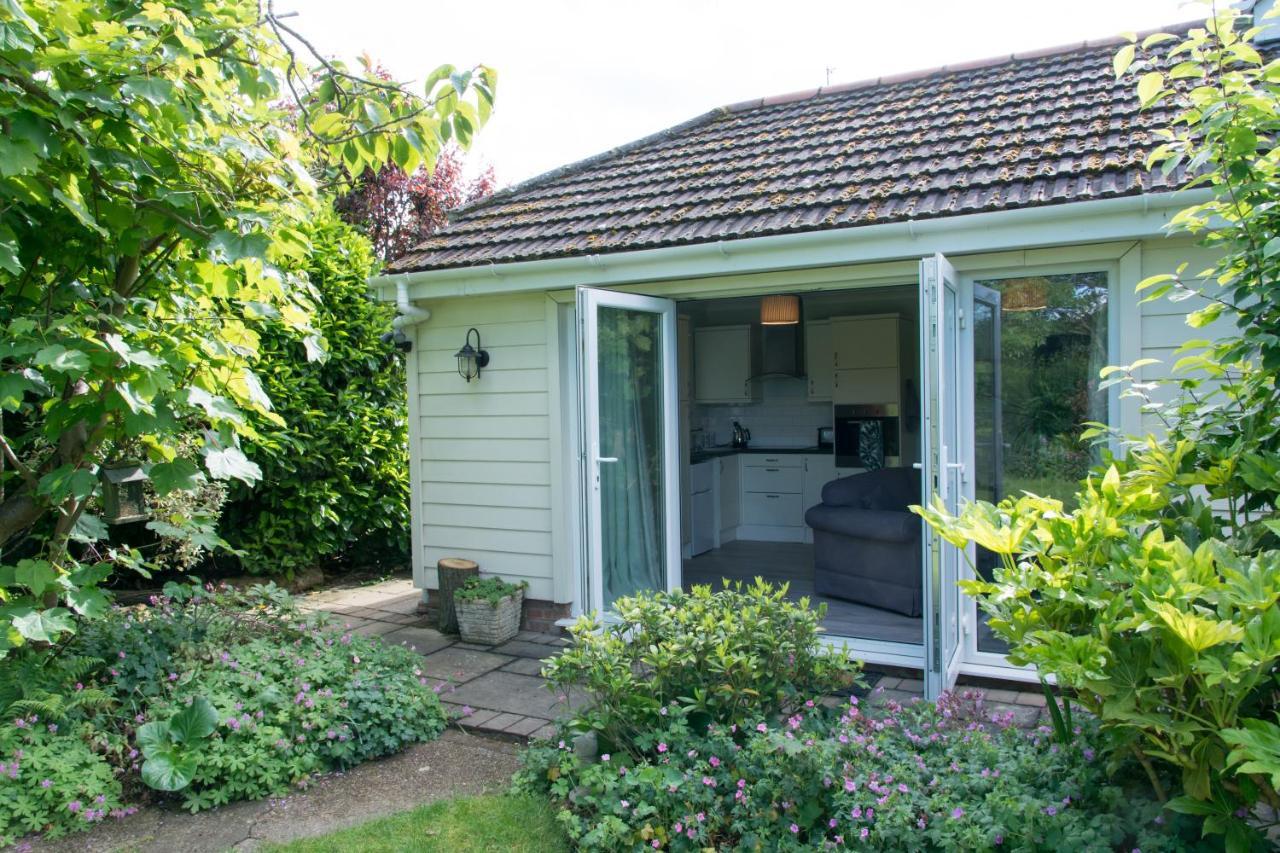 Luxury Self Catering With Cosy Cabin & Sauna In 콜체스터 외부 사진